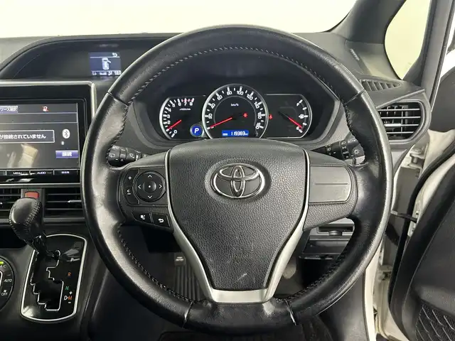 トヨタ ヴォクシー ZS 道央・札幌 2014(平26)年 12万km ホワイトパールクリスタルシャイン ・4WD/・寒冷地仕様/・純正メモリナビ/・フルセグ/BT/CD/DVD/・バックカメラ/・両側パワースライドドア/・アイドリングストップ/・純正エンジンスターター/・ドアロック連動ミラー/・ecoモード/・横滑り防止装置/・ステアリングスイッチ/・オートライト/・オートエアコン/・ドアロック連動ミラー/・スマートキー/・プッシュスタート