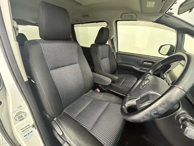 トヨタ ヴォクシー ZS 道央・札幌 2014(平26)年 12万km ホワイトパールクリスタルシャイン ・4WD/・寒冷地仕様/・純正メモリナビ/・フルセグ/BT/CD/DVD/・バックカメラ/・両側パワースライドドア/・アイドリングストップ/・純正エンジンスターター/・ドアロック連動ミラー/・ecoモード/・横滑り防止装置/・ステアリングスイッチ/・オートライト/・オートエアコン/・ドアロック連動ミラー/・スマートキー/・プッシュスタート
