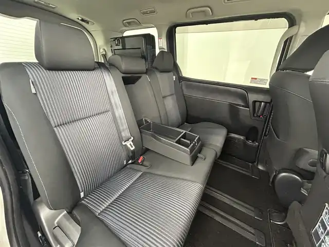 トヨタ ヴォクシー ZS 道央・札幌 2014(平26)年 12万km ホワイトパールクリスタルシャイン ・4WD/・寒冷地仕様/・純正メモリナビ/・フルセグ/BT/CD/DVD/・バックカメラ/・両側パワースライドドア/・アイドリングストップ/・純正エンジンスターター/・ドアロック連動ミラー/・ecoモード/・横滑り防止装置/・ステアリングスイッチ/・オートライト/・オートエアコン/・ドアロック連動ミラー/・スマートキー/・プッシュスタート