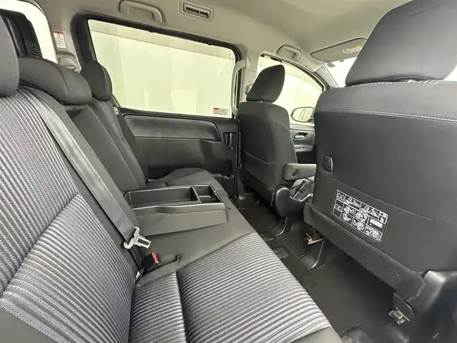 トヨタ ヴォクシー ZS 道央・札幌 2014(平26)年 12万km ホワイトパールクリスタルシャイン ・4WD/・寒冷地仕様/・純正メモリナビ/・フルセグ/BT/CD/DVD/・バックカメラ/・両側パワースライドドア/・アイドリングストップ/・純正エンジンスターター/・ドアロック連動ミラー/・ecoモード/・横滑り防止装置/・ステアリングスイッチ/・オートライト/・オートエアコン/・ドアロック連動ミラー/・スマートキー/・プッシュスタート