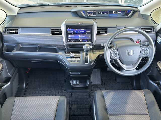 ホンダ フリード G ブラックスタイル 静岡県 2022(令4)年 1.4万km パール 純正ナビ（FM AM DVD SD フルセグTV Bluetooth）/バックカメラ/3列シート/両側パワースライドドア/アダプティブクルーズコントロール/シートヒーターD＋N席/チップアップシート/ETC/USB入力端子/ステアリングリモコン/ホンダセンシング/純正フロアマット/純正ナビアルミホイール/LEDヘッドライト/寒冷地仕様