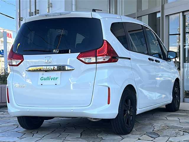 ホンダ フリード G ブラックスタイル 静岡県 2022(令4)年 1.4万km パール 純正ナビ（FM AM DVD SD フルセグTV Bluetooth）/バックカメラ/3列シート/両側パワースライドドア/アダプティブクルーズコントロール/シートヒーターD＋N席/チップアップシート/ETC/USB入力端子/ステアリングリモコン/ホンダセンシング/純正フロアマット/純正ナビアルミホイール/LEDヘッドライト/寒冷地仕様