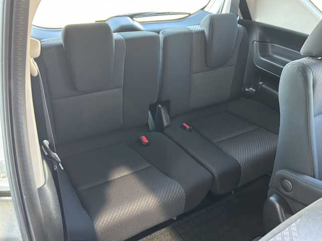 ホンダ フリード G ブラックスタイル 静岡県 2022(令4)年 1.4万km パール 純正ナビ（FM AM DVD SD フルセグTV Bluetooth）/バックカメラ/3列シート/両側パワースライドドア/アダプティブクルーズコントロール/シートヒーターD＋N席/チップアップシート/ETC/USB入力端子/ステアリングリモコン/ホンダセンシング/純正フロアマット/純正ナビアルミホイール/LEDヘッドライト/寒冷地仕様