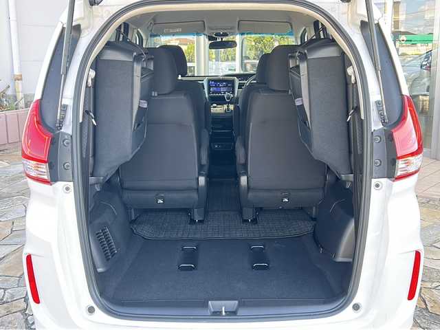 ホンダ フリード G ブラックスタイル 静岡県 2022(令4)年 1.4万km パール 純正ナビ（FM AM DVD SD フルセグTV Bluetooth）/バックカメラ/3列シート/両側パワースライドドア/アダプティブクルーズコントロール/シートヒーターD＋N席/チップアップシート/ETC/USB入力端子/ステアリングリモコン/ホンダセンシング/純正フロアマット/純正ナビアルミホイール/LEDヘッドライト/寒冷地仕様