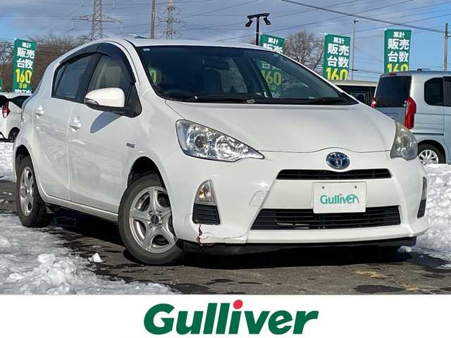 トヨタ アクア L 道央・札幌 2013(平25)年 18.7万km スーパーホワイトⅡ 寒冷地仕様/社外メモリーナビ/AM/FM/CD/SD/バックカメラ/ビルトインETC/アイドリングストップ/ワイパーデアイサー/EVMODE/ECOMODE/リモコンキー/ハロゲンヘッドライト/ヘッドライトレベライザー/電動格納ミラー/ウィンカーミラー/純正フロアマット/ドアバイザー/スペアキー