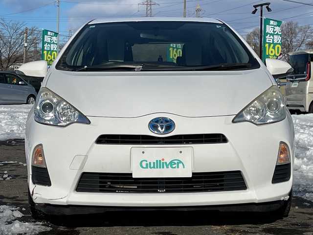 トヨタ アクア L 道央・札幌 2013(平25)年 18.7万km スーパーホワイトⅡ 寒冷地仕様/社外メモリーナビ/AM/FM/CD/SD/バックカメラ/ビルトインETC/アイドリングストップ/ワイパーデアイサー/EVMODE/ECOMODE/リモコンキー/ハロゲンヘッドライト/ヘッドライトレベライザー/電動格納ミラー/ウィンカーミラー/純正フロアマット/ドアバイザー/スペアキー