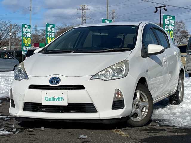 トヨタ アクア L 道央・札幌 2013(平25)年 18.7万km スーパーホワイトⅡ 寒冷地仕様/社外メモリーナビ/AM/FM/CD/SD/バックカメラ/ビルトインETC/アイドリングストップ/ワイパーデアイサー/EVMODE/ECOMODE/リモコンキー/ハロゲンヘッドライト/ヘッドライトレベライザー/電動格納ミラー/ウィンカーミラー/純正フロアマット/ドアバイザー/スペアキー