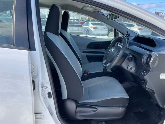 トヨタ アクア L 道央・札幌 2013(平25)年 18.7万km スーパーホワイトⅡ 寒冷地仕様/社外メモリーナビ/AM/FM/CD/SD/バックカメラ/ビルトインETC/アイドリングストップ/ワイパーデアイサー/EVMODE/ECOMODE/リモコンキー/ハロゲンヘッドライト/ヘッドライトレベライザー/電動格納ミラー/ウィンカーミラー/純正フロアマット/ドアバイザー/スペアキー