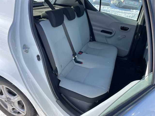 トヨタ アクア L 道央・札幌 2013(平25)年 18.7万km スーパーホワイトⅡ 寒冷地仕様/社外メモリーナビ/AM/FM/CD/SD/バックカメラ/ビルトインETC/アイドリングストップ/ワイパーデアイサー/EVMODE/ECOMODE/リモコンキー/ハロゲンヘッドライト/ヘッドライトレベライザー/電動格納ミラー/ウィンカーミラー/純正フロアマット/ドアバイザー/スペアキー