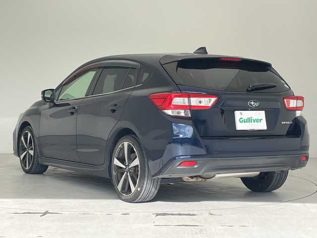 スバル インプレッサ スポーツ 2．0i－S アイサイト 沖縄県 2017(平29)年 8.2万km ダークブルーパール 純正ナビ(KXM-H701)/（フルセグＴＶ　ＣＤ　ＤＶＤ　ＵＳＢ　ＳＤ　Ｂｌｕｅｔｏｏｔｈ）/バックカメラ/ドライブレコーダー/ＥＴＣ/アイサイト/パワーシート/レザーシート/シートヒーター/スマートキー/プッシュスタート/純正フロアマット/ドアバイザー/LEDヘッドライト/オートライト/純正18インチアルミホイール/取扱説明書