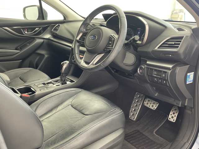 スバル インプレッサ スポーツ 2．0i－S アイサイト 沖縄県 2017(平29)年 8.2万km ダークブルーパール 純正ナビ(KXM-H701)/（フルセグＴＶ　ＣＤ　ＤＶＤ　ＵＳＢ　ＳＤ　Ｂｌｕｅｔｏｏｔｈ）/バックカメラ/ドライブレコーダー/ＥＴＣ/アイサイト/パワーシート/レザーシート/シートヒーター/スマートキー/プッシュスタート/純正フロアマット/ドアバイザー/LEDヘッドライト/オートライト/純正18インチアルミホイール/取扱説明書