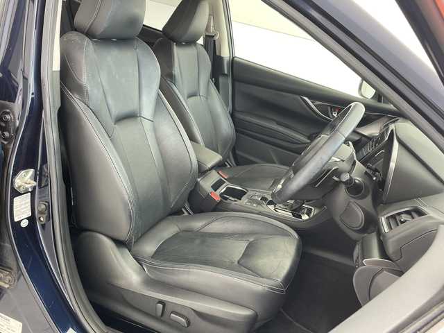 スバル インプレッサ スポーツ 2．0i－S アイサイト 沖縄県 2017(平29)年 8.2万km ダークブルーパール 純正ナビ(KXM-H701)/（フルセグＴＶ　ＣＤ　ＤＶＤ　ＵＳＢ　ＳＤ　Ｂｌｕｅｔｏｏｔｈ）/バックカメラ/ドライブレコーダー/ＥＴＣ/アイサイト/パワーシート/レザーシート/シートヒーター/スマートキー/プッシュスタート/純正フロアマット/ドアバイザー/LEDヘッドライト/オートライト/純正18インチアルミホイール/取扱説明書