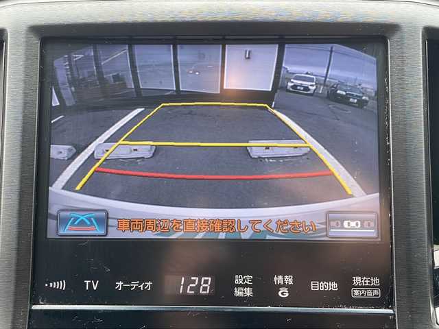 トヨタ クラウン アスリート G i－Four 岩手県 2013(平25)年 10.7万km ホワイトパールクリスタルシャイン ・4WD/・純正HDDナビ/【FM/AM.CD.DVD.HDD.BT.フルセグ】/・バックカメラ/・プリクラッシュセーフティ/・インテリジェントクリアランスソナー/・追従式クルーズコントロール/・純正エンジンスターター/・前席パワーシート/・シートヒーター/エアーシート/・LEDヘッドライト/・フォグライト/・オートライト/・オートマチックハイビーム/・ヘッドランプクリーナースイッチ/・革巻きステアリング/・ステアリングスイッチ/・MTモード付At/・ビルトインETC/・電格ウィンカーミラー/・ドアバイザー
