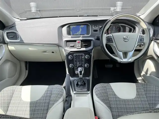 ボルボ Ｖ４０ T3 モメンタム 長野県 2016(平28)年 4万km アマゾンブルー スマートキー　/ＬＥＤヘッドライト　/パーキングアシスト　/パークセンサー　/ＥＴＣ　/パワーシート　/インテリセーフ　/ＵＳＢ　/ｉＰｏｄ　/ＨＤＤ　/ｂｌｕｅｔｏｏｔｈ　/ＴＶ　/オートライト