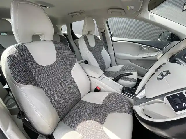 ボルボ Ｖ４０ T3 モメンタム 長野県 2016(平28)年 4万km アマゾンブルー スマートキー　/ＬＥＤヘッドライト　/パーキングアシスト　/パークセンサー　/ＥＴＣ　/パワーシート　/インテリセーフ　/ＵＳＢ　/ｉＰｏｄ　/ＨＤＤ　/ｂｌｕｅｔｏｏｔｈ　/ＴＶ　/オートライト