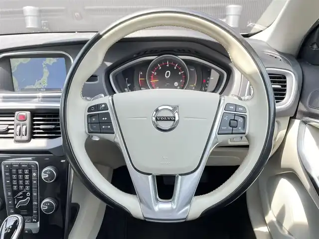 ボルボ Ｖ４０ T3 モメンタム 長野県 2016(平28)年 4万km アマゾンブルー スマートキー　/ＬＥＤヘッドライト　/パーキングアシスト　/パークセンサー　/ＥＴＣ　/パワーシート　/インテリセーフ　/ＵＳＢ　/ｉＰｏｄ　/ＨＤＤ　/ｂｌｕｅｔｏｏｔｈ　/ＴＶ　/オートライト