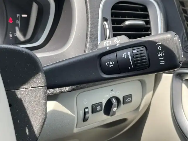 ボルボ Ｖ４０ T3 モメンタム 長野県 2016(平28)年 4万km アマゾンブルー スマートキー　/ＬＥＤヘッドライト　/パーキングアシスト　/パークセンサー　/ＥＴＣ　/パワーシート　/インテリセーフ　/ＵＳＢ　/ｉＰｏｄ　/ＨＤＤ　/ｂｌｕｅｔｏｏｔｈ　/ＴＶ　/オートライト