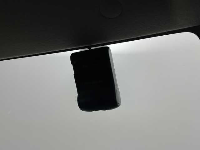 スズキ クロスビー HYBRID MZ 鹿児島県 2018(平30)年 6.1万km キャラバンアイボリーパールメタリック/ホワイト 2トーンルーフ 純正8インチナビ/（AM/FM/CD/DVD/Bluetooth/フルセグ）/全方位カメラ/ドライブレコーダー/レーダー探知機/パドルシフト/ETC/ステアリングリモコン/クルーズコントロール/オートライト/衝突被害軽減ブレーキ/純正フロアマット/純正AW16インチ/LEDヘッドライト/TVキャンセラー/スマートキー