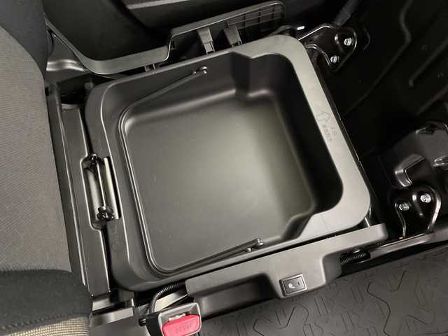 スズキ クロスビー HYBRID MZ 鹿児島県 2018(平30)年 6.1万km キャラバンアイボリーパールメタリック/ホワイト 2トーンルーフ 純正8インチナビ/（AM/FM/CD/DVD/Bluetooth/フルセグ）/全方位カメラ/ドライブレコーダー/レーダー探知機/パドルシフト/ETC/ステアリングリモコン/クルーズコントロール/オートライト/衝突被害軽減ブレーキ/純正フロアマット/純正AW16インチ/LEDヘッドライト/TVキャンセラー/スマートキー