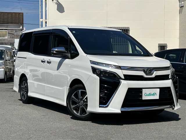 トヨタ ヴォクシー ZS 煌Ⅱ 和歌山県 2019(令1)年 5.3万km ホワイトパールクリスタルシャイン 社外9インチナビ/（AM/FM/Bluetooth/フルセグTV/DVD/CD）/ワンオーナー/両側パワースライドドア/TRC/コーナーセンサー/クリアランスソナー/アイドリングストップ/クルーズコントロール（追従走行なし）/社外センターコンソール/社外空気圧センサー/前後ドライブレコーダー/社外シフトノブ/Clazzio黒革シートカバー/３列シート/純正アルミホイール/純正フロアマット/保証書/取扱説明書