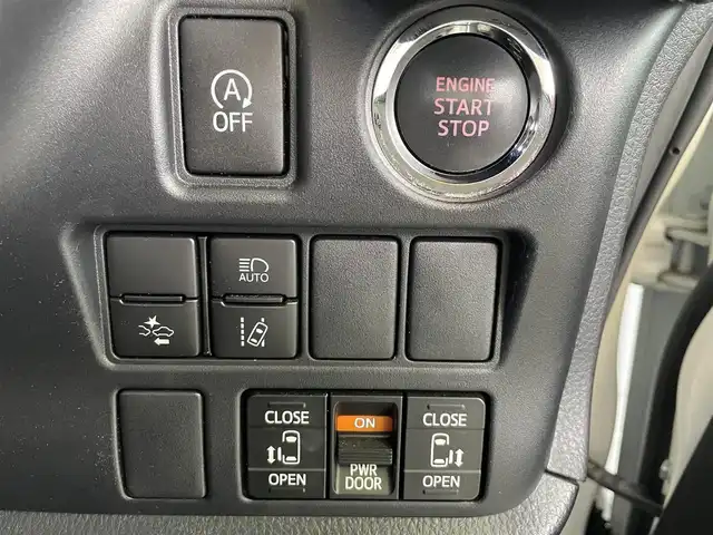 トヨタ ヴォクシー ZS 煌Ⅱ 和歌山県 2019(令1)年 5.3万km ホワイトパールクリスタルシャイン 社外9インチメモリーナビ/（AM/FM/Bluetooth/フルセグTV/DVD/CD）/ワンオーナー/両側パワースライドドア/コーナーセンサー/LEDヘッドライト/クリアランスソナー/アイドリングストップ/クルーズコントロール（追従走行なし）/社外センターコンソール/社外空気圧センサー/前後ドライブレコーダー/社外シフトノブ/３列シート/スペアキー×１/純正アルミホイール/純正フロアマット/保証書/取扱説明書