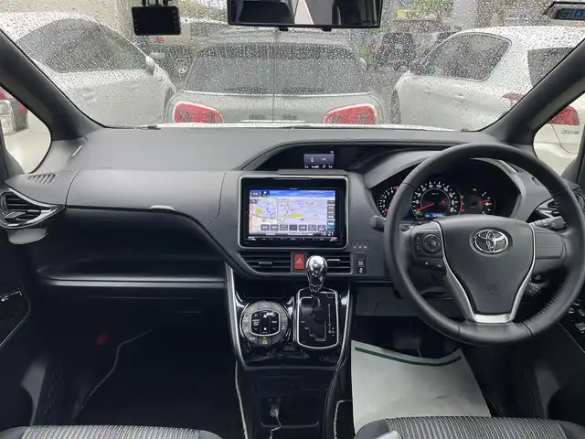 トヨタ ヴォクシー ZS 煌Ⅱ 和歌山県 2019(令1)年 5.3万km ホワイトパールクリスタルシャイン 社外9インチメモリーナビ/（AM/FM/Bluetooth/フルセグTV/DVD/CD）/ワンオーナー/両側パワースライドドア/コーナーセンサー/LEDヘッドライト/クリアランスソナー/アイドリングストップ/クルーズコントロール（追従走行なし）/社外センターコンソール/社外空気圧センサー/前後ドライブレコーダー/社外シフトノブ/３列シート/スペアキー×１/純正アルミホイール/純正フロアマット/保証書/取扱説明書