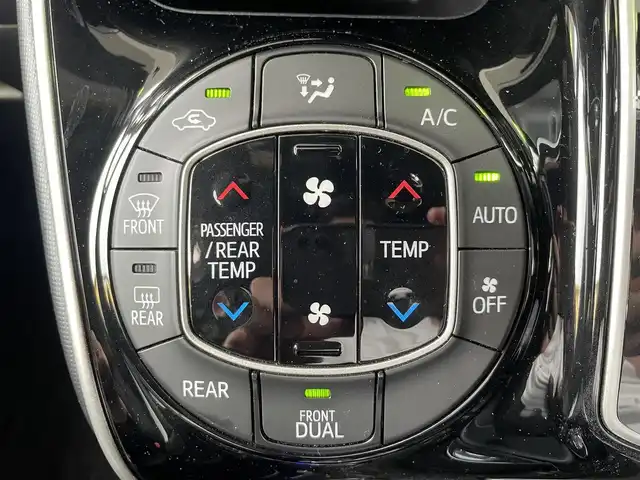 トヨタ ヴォクシー ZS 煌Ⅱ 和歌山県 2019(令1)年 5.3万km ホワイトパールクリスタルシャイン 社外9インチメモリーナビ/（AM/FM/Bluetooth/フルセグTV/DVD/CD）/ワンオーナー/両側パワースライドドア/コーナーセンサー/LEDヘッドライト/クリアランスソナー/アイドリングストップ/クルーズコントロール（追従走行なし）/社外センターコンソール/社外空気圧センサー/前後ドライブレコーダー/社外シフトノブ/３列シート/スペアキー×１/純正アルミホイール/純正フロアマット/保証書/取扱説明書