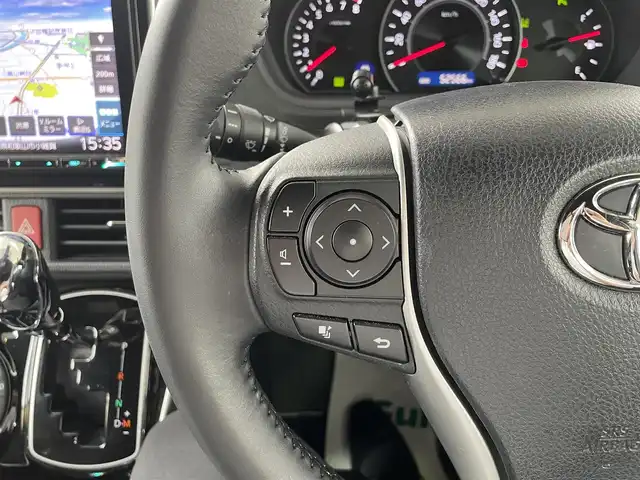 トヨタ ヴォクシー ZS 煌Ⅱ 和歌山県 2019(令1)年 5.3万km ホワイトパールクリスタルシャイン 社外9インチメモリーナビ/（AM/FM/Bluetooth/フルセグTV/DVD/CD）/ワンオーナー/両側パワースライドドア/コーナーセンサー/LEDヘッドライト/クリアランスソナー/アイドリングストップ/クルーズコントロール（追従走行なし）/社外センターコンソール/社外空気圧センサー/前後ドライブレコーダー/社外シフトノブ/３列シート/スペアキー×１/純正アルミホイール/純正フロアマット/保証書/取扱説明書
