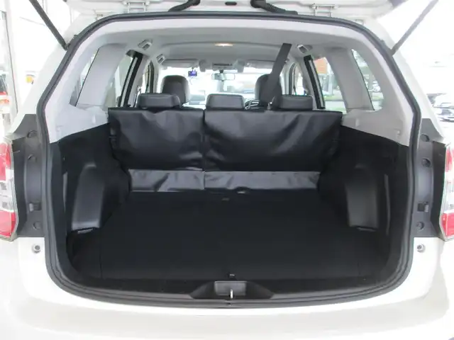 スバル フォレスター S－リミテッド 千葉県 2015(平27)年 5.9万km クリスタルホワイトP 純正ナビ、フルセグTV/バックカメラ/純正オーディオ【DVD/CD/BT/SD/USB】/Eye Sight(ver.2)/HIDヘッドライト&ハロゲンフォグ&リアフォグ/レーダークルーズコントロール/車線逸脱防止警報/パドルシフト付き革巻きステアリング/ハーフレザーシート/前席パワーシート&シートヒーター/社外前方ドライブレコーダー/ビルトインETC/スペアキー/取扱説明書/ナビ取扱説明書/新車時保証書