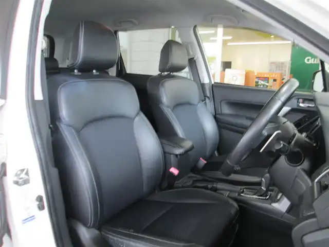 スバル フォレスター S－リミテッド 千葉県 2015(平27)年 5.9万km クリスタルホワイトP 純正ナビ、フルセグTV/バックカメラ/純正オーディオ【DVD/CD/BT/SD/USB】/Eye Sight(ver.2)/HIDヘッドライト&ハロゲンフォグ&リアフォグ/レーダークルーズコントロール/車線逸脱防止警報/パドルシフト付き革巻きステアリング/ハーフレザーシート/前席パワーシート&シートヒーター/社外前方ドライブレコーダー/ビルトインETC/スペアキー/取扱説明書/ナビ取扱説明書/新車時保証書