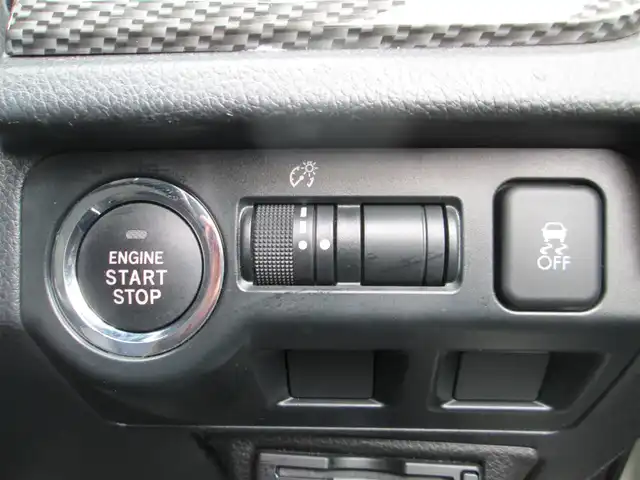 スバル フォレスター S－リミテッド 千葉県 2015(平27)年 5.9万km クリスタルホワイトP 純正ナビ、フルセグTV/バックカメラ/純正オーディオ【DVD/CD/BT/SD/USB】/Eye Sight(ver.2)/HIDヘッドライト&ハロゲンフォグ&リアフォグ/レーダークルーズコントロール/車線逸脱防止警報/パドルシフト付き革巻きステアリング/ハーフレザーシート/前席パワーシート&シートヒーター/社外前方ドライブレコーダー/ビルトインETC/スペアキー/取扱説明書/ナビ取扱説明書/新車時保証書