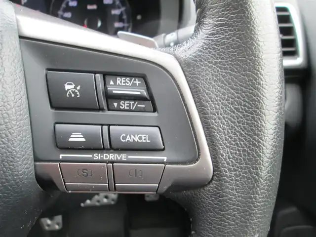 スバル フォレスター S－リミテッド 千葉県 2015(平27)年 5.9万km クリスタルホワイトP 純正ナビ、フルセグTV/バックカメラ/純正オーディオ【DVD/CD/BT/SD/USB】/Eye Sight(ver.2)/HIDヘッドライト&ハロゲンフォグ&リアフォグ/レーダークルーズコントロール/車線逸脱防止警報/パドルシフト付き革巻きステアリング/ハーフレザーシート/前席パワーシート&シートヒーター/社外前方ドライブレコーダー/ビルトインETC/スペアキー/取扱説明書/ナビ取扱説明書/新車時保証書