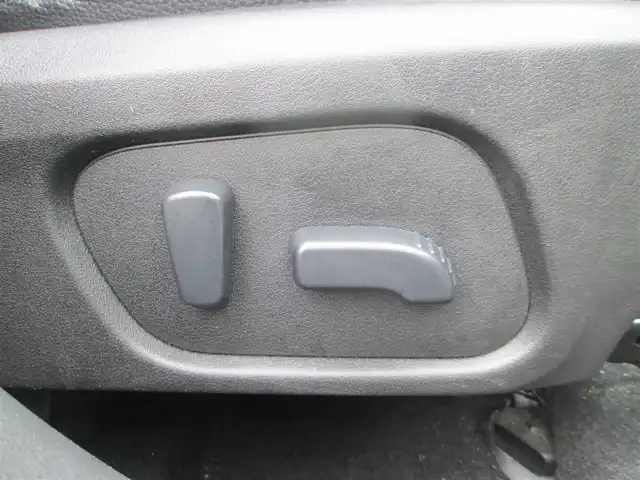 スバル フォレスター S－リミテッド 千葉県 2015(平27)年 5.9万km クリスタルホワイトP 純正ナビ、フルセグTV/バックカメラ/純正オーディオ【DVD/CD/BT/SD/USB】/Eye Sight(ver.2)/HIDヘッドライト&ハロゲンフォグ&リアフォグ/レーダークルーズコントロール/車線逸脱防止警報/パドルシフト付き革巻きステアリング/ハーフレザーシート/前席パワーシート&シートヒーター/社外前方ドライブレコーダー/ビルトインETC/スペアキー/取扱説明書/ナビ取扱説明書/新車時保証書