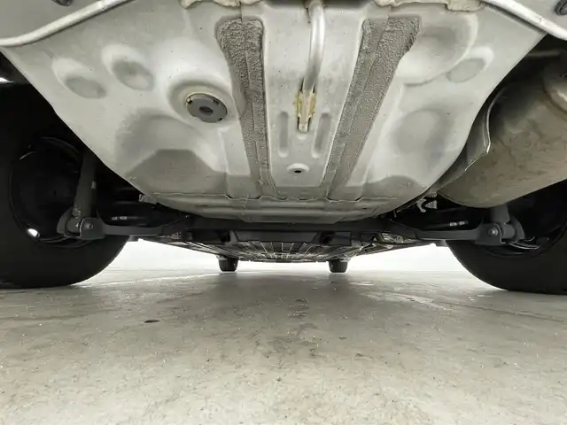 ホンダ フィット 13G F 大分県 2017(平29)年 2.7万km ルナシルバーM 社外７型ナビ　CN-RE03D/(CD/DVD/BT/SD/フルセグ)/バックカメラ/ＥＴＣ/レーダー探知機　YA-W17GA)/プッシュスタート/電動格納ウィンカーミラー/フォグランプ/ステアリングリモコン/ドアバイザー/純正フロアマット/スマートキー×２/取扱説明書/保証書・点検記録簿