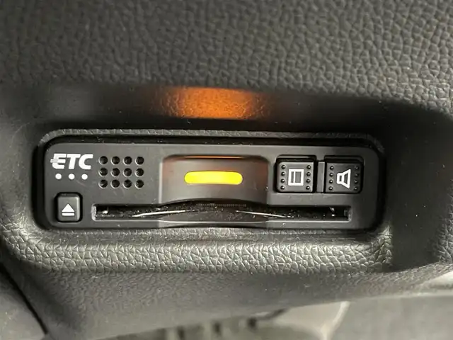 ホンダ フィット 13G F 大分県 2017(平29)年 2.7万km ルナシルバーM 社外７型ナビ　CN-RE03D/(CD/DVD/BT/SD/フルセグ)/バックカメラ/ＥＴＣ/レーダー探知機　YA-W17GA)/プッシュスタート/電動格納ウィンカーミラー/フォグランプ/ステアリングリモコン/ドアバイザー/純正フロアマット/スマートキー×２/取扱説明書/保証書・点検記録簿