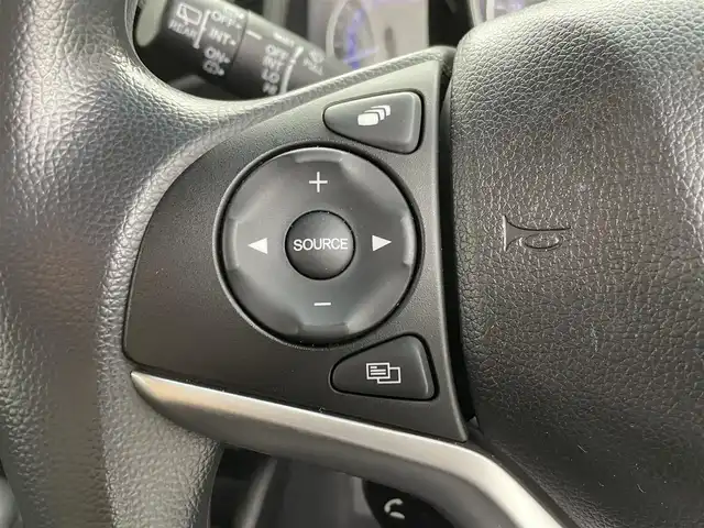 ホンダ フィット 13G F 大分県 2017(平29)年 2.7万km ルナシルバーM 社外７型ナビ　CN-RE03D/(CD/DVD/BT/SD/フルセグ)/バックカメラ/ＥＴＣ/レーダー探知機　YA-W17GA)/プッシュスタート/電動格納ウィンカーミラー/フォグランプ/ステアリングリモコン/ドアバイザー/純正フロアマット/スマートキー×２/取扱説明書/保証書・点検記録簿