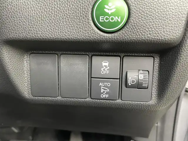 ホンダ フィット 13G F 大分県 2017(平29)年 2.7万km ルナシルバーM 社外７型ナビ　CN-RE03D/(CD/DVD/BT/SD/フルセグ)/バックカメラ/ＥＴＣ/レーダー探知機　YA-W17GA)/プッシュスタート/電動格納ウィンカーミラー/フォグランプ/ステアリングリモコン/ドアバイザー/純正フロアマット/スマートキー×２/取扱説明書/保証書・点検記録簿