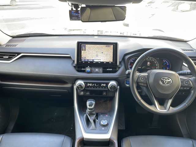 トヨタ ＲＡＶ４ ハイブリットG 兵庫県 2019(令1)年 2.9万km アティチュードブラックマイカ 純正ナビ・Bluetooth・CD・AM/FM/デジタルインナーミラー/パノラマムーンルーフ/パワーバックドア/ステアリングヒーター/AUTOHOLD/純正フロアマット/前後ドライブレコーダー/パワーバックドア/セーフティーセンス（衝突回避支援パッケージ）/・プリクラッシュセーフティ/・レーントレーシングアシストポート/・レーダークルーズコントロール/・オートマチックハイビーム/・ロードサインアシスト/インテリジェントクリアランスソナー/ブラインドスポットモニター/LEDヘッドランプ/パワーシート（運転席）/シートポジションメモリー（運転席）/快適温熱シート（運転席/助手席）/バックカメラ