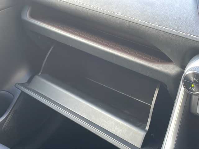 トヨタ ＲＡＶ４ ハイブリットG 兵庫県 2019(令1)年 2.9万km アティチュードブラックマイカ 純正ナビ・Bluetooth・CD・AM/FM/デジタルインナーミラー/パノラマムーンルーフ/パワーバックドア/ステアリングヒーター/AUTOHOLD/純正フロアマット/前後ドライブレコーダー/パワーバックドア/セーフティーセンス（衝突回避支援パッケージ）/・プリクラッシュセーフティ/・レーントレーシングアシストポート/・レーダークルーズコントロール/・オートマチックハイビーム/・ロードサインアシスト/インテリジェントクリアランスソナー/ブラインドスポットモニター/LEDヘッドランプ/パワーシート（運転席）/シートポジションメモリー（運転席）/快適温熱シート（運転席/助手席）/バックカメラ