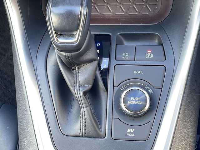 トヨタ ＲＡＶ４ ハイブリットG 兵庫県 2019(令1)年 2.9万km アティチュードブラックマイカ 純正ナビ・Bluetooth・CD・AM/FM/デジタルインナーミラー/パノラマムーンルーフ/パワーバックドア/ステアリングヒーター/AUTOHOLD/純正フロアマット/前後ドライブレコーダー/パワーバックドア/セーフティーセンス（衝突回避支援パッケージ）/・プリクラッシュセーフティ/・レーントレーシングアシストポート/・レーダークルーズコントロール/・オートマチックハイビーム/・ロードサインアシスト/インテリジェントクリアランスソナー/ブラインドスポットモニター/LEDヘッドランプ/パワーシート（運転席）/シートポジションメモリー（運転席）/快適温熱シート（運転席/助手席）/バックカメラ