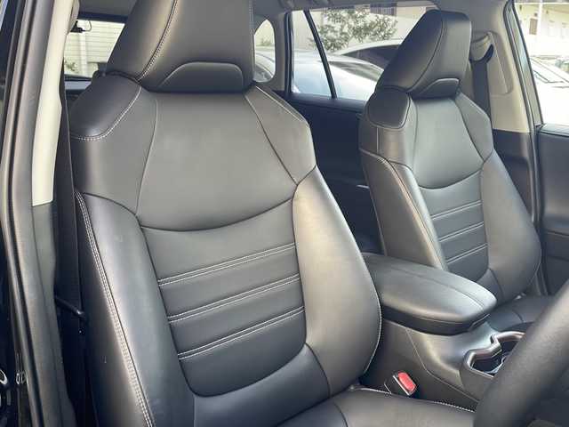 トヨタ ＲＡＶ４ ハイブリットG 兵庫県 2019(令1)年 2.9万km アティチュードブラックマイカ 純正ナビ・Bluetooth・CD・AM/FM/デジタルインナーミラー/パノラマムーンルーフ/パワーバックドア/ステアリングヒーター/AUTOHOLD/純正フロアマット/前後ドライブレコーダー/パワーバックドア/セーフティーセンス（衝突回避支援パッケージ）/・プリクラッシュセーフティ/・レーントレーシングアシストポート/・レーダークルーズコントロール/・オートマチックハイビーム/・ロードサインアシスト/インテリジェントクリアランスソナー/ブラインドスポットモニター/LEDヘッドランプ/パワーシート（運転席）/シートポジションメモリー（運転席）/快適温熱シート（運転席/助手席）/バックカメラ