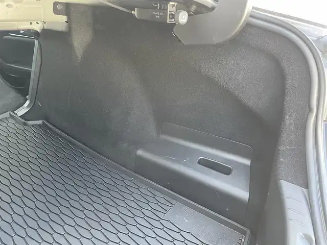 マツダ マツダ３セダン XD ブラックトーンED 滋賀県 2022(令4)年 4.8万km ジェットブラックマイカ 社外スプリング(Auto Exe)/社外ステアリング(Auto Exe)/社外ドアバイザー(Auto Exe)/純正10.25インチナビ/(FM/AM/CD/DVD/Bluetooth/HDMI/USB)/バックカメラ/ETC/前後ドラレコ/踏み間違い防止アシスト/ブレーキアシスト/プリクラッシュブレーキアシスト/ヒルスタート（坂道発進）アシスト/前方衝突防止支援システム/後側方衝突防止支援システム/TCS（トラクションコントロールシステム）/VDC（ビークルダイナミクスコントロール）/レーンキープアシスト/車間自動制御システム	/ASCD（オートスピードコントロール装置）/ABS（アンチロックブレーキシステム）/バックビューモニター/コーナー・バックセンサー（ソナー）/標識検知機能/電動格納ミラー/電子パーキング/オートブレーキ/オートライト/オートハイビーム/LEDヘッドライト/フルオートエアコン/USB端子/プッシュスタート/スマートキー/純正フロアマット/純正ステアリング積込/純正スプリング積込