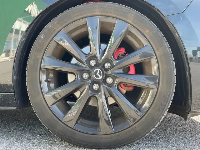 マツダ マツダ３セダン XD ブラックトーンED 滋賀県 2022(令4)年 4.8万km ジェットブラックマイカ 社外スプリング(Auto Exe)/社外ステアリング(Auto Exe)/社外ドアバイザー(Auto Exe)/純正10.25インチナビ/(FM/AM/CD/DVD/Bluetooth/HDMI/USB)/バックカメラ/ETC/前後ドラレコ/踏み間違い防止アシスト/ブレーキアシスト/プリクラッシュブレーキアシスト/ヒルスタート（坂道発進）アシスト/前方衝突防止支援システム/後側方衝突防止支援システム/TCS（トラクションコントロールシステム）/VDC（ビークルダイナミクスコントロール）/レーンキープアシスト/車間自動制御システム	/ASCD（オートスピードコントロール装置）/ABS（アンチロックブレーキシステム）/バックビューモニター/コーナー・バックセンサー（ソナー）/標識検知機能/電動格納ミラー/電子パーキング/オートブレーキ/オートライト/オートハイビーム/LEDヘッドライト/フルオートエアコン/USB端子/プッシュスタート/スマートキー/純正フロアマット/純正ステアリング積込/純正スプリング積込