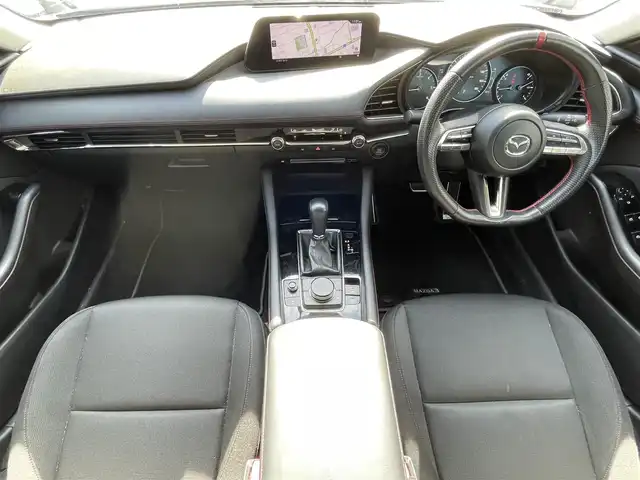 マツダ マツダ３セダン XD ブラックトーンED 滋賀県 2022(令4)年 4.8万km ジェットブラックマイカ 社外スプリング(Auto Exe)/社外ステアリング(Auto Exe)/社外ドアバイザー(Auto Exe)/純正10.25インチナビ/(FM/AM/CD/DVD/Bluetooth/HDMI/USB)/バックカメラ/ETC/前後ドラレコ/踏み間違い防止アシスト/ブレーキアシスト/プリクラッシュブレーキアシスト/ヒルスタート（坂道発進）アシスト/前方衝突防止支援システム/後側方衝突防止支援システム/TCS（トラクションコントロールシステム）/VDC（ビークルダイナミクスコントロール）/レーンキープアシスト/車間自動制御システム	/ASCD（オートスピードコントロール装置）/ABS（アンチロックブレーキシステム）/バックビューモニター/コーナー・バックセンサー（ソナー）/標識検知機能/電動格納ミラー/電子パーキング/オートブレーキ/オートライト/オートハイビーム/LEDヘッドライト/フルオートエアコン/USB端子/プッシュスタート/スマートキー/純正フロアマット/純正ステアリング積込/純正スプリング積込