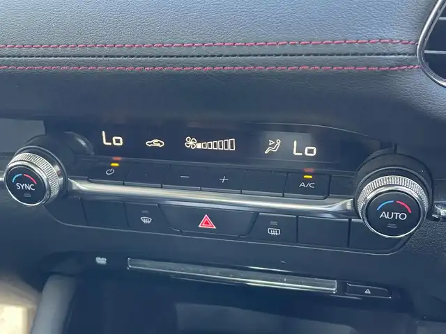 マツダ マツダ３セダン XD ブラックトーンED 滋賀県 2022(令4)年 4.8万km ジェットブラックマイカ 社外スプリング(Auto Exe)/社外ステアリング(Auto Exe)/社外ドアバイザー(Auto Exe)/純正10.25インチナビ/(FM/AM/CD/DVD/Bluetooth/HDMI/USB)/バックカメラ/ETC/前後ドラレコ/踏み間違い防止アシスト/ブレーキアシスト/プリクラッシュブレーキアシスト/ヒルスタート（坂道発進）アシスト/前方衝突防止支援システム/後側方衝突防止支援システム/TCS（トラクションコントロールシステム）/VDC（ビークルダイナミクスコントロール）/レーンキープアシスト/車間自動制御システム	/ASCD（オートスピードコントロール装置）/ABS（アンチロックブレーキシステム）/バックビューモニター/コーナー・バックセンサー（ソナー）/標識検知機能/電動格納ミラー/電子パーキング/オートブレーキ/オートライト/オートハイビーム/LEDヘッドライト/フルオートエアコン/USB端子/プッシュスタート/スマートキー/純正フロアマット/純正ステアリング積込/純正スプリング積込