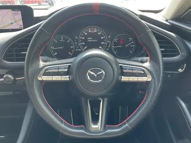 マツダ マツダ３セダン XD ブラックトーンED 滋賀県 2022(令4)年 4.8万km ジェットブラックマイカ 社外スプリング(Auto Exe)/社外ステアリング(Auto Exe)/社外ドアバイザー(Auto Exe)/純正10.25インチナビ/(FM/AM/CD/DVD/Bluetooth/HDMI/USB)/バックカメラ/ETC/前後ドラレコ/踏み間違い防止アシスト/ブレーキアシスト/プリクラッシュブレーキアシスト/ヒルスタート（坂道発進）アシスト/前方衝突防止支援システム/後側方衝突防止支援システム/TCS（トラクションコントロールシステム）/VDC（ビークルダイナミクスコントロール）/レーンキープアシスト/車間自動制御システム	/ASCD（オートスピードコントロール装置）/ABS（アンチロックブレーキシステム）/バックビューモニター/コーナー・バックセンサー（ソナー）/標識検知機能/電動格納ミラー/電子パーキング/オートブレーキ/オートライト/オートハイビーム/LEDヘッドライト/フルオートエアコン/USB端子/プッシュスタート/スマートキー/純正フロアマット/純正ステアリング積込/純正スプリング積込