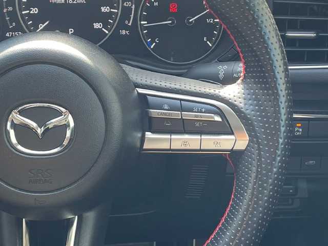 マツダ マツダ３セダン XD ブラックトーンED 滋賀県 2022(令4)年 4.8万km ジェットブラックマイカ 社外スプリング(Auto Exe)/社外ステアリング(Auto Exe)/社外ドアバイザー(Auto Exe)/純正10.25インチナビ/(FM/AM/CD/DVD/Bluetooth/HDMI/USB)/バックカメラ/ETC/前後ドラレコ/踏み間違い防止アシスト/ブレーキアシスト/プリクラッシュブレーキアシスト/ヒルスタート（坂道発進）アシスト/前方衝突防止支援システム/後側方衝突防止支援システム/TCS（トラクションコントロールシステム）/VDC（ビークルダイナミクスコントロール）/レーンキープアシスト/車間自動制御システム	/ASCD（オートスピードコントロール装置）/ABS（アンチロックブレーキシステム）/バックビューモニター/コーナー・バックセンサー（ソナー）/標識検知機能/電動格納ミラー/電子パーキング/オートブレーキ/オートライト/オートハイビーム/LEDヘッドライト/フルオートエアコン/USB端子/プッシュスタート/スマートキー/純正フロアマット/純正ステアリング積込/純正スプリング積込