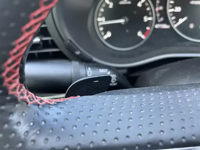 マツダ マツダ３セダン XD ブラックトーンED 滋賀県 2022(令4)年 4.8万km ジェットブラックマイカ 社外スプリング(Auto Exe)/社外ステアリング(Auto Exe)/社外ドアバイザー(Auto Exe)/純正10.25インチナビ/(FM/AM/CD/DVD/Bluetooth/HDMI/USB)/バックカメラ/ETC/前後ドラレコ/踏み間違い防止アシスト/ブレーキアシスト/プリクラッシュブレーキアシスト/ヒルスタート（坂道発進）アシスト/前方衝突防止支援システム/後側方衝突防止支援システム/TCS（トラクションコントロールシステム）/VDC（ビークルダイナミクスコントロール）/レーンキープアシスト/車間自動制御システム	/ASCD（オートスピードコントロール装置）/ABS（アンチロックブレーキシステム）/バックビューモニター/コーナー・バックセンサー（ソナー）/標識検知機能/電動格納ミラー/電子パーキング/オートブレーキ/オートライト/オートハイビーム/LEDヘッドライト/フルオートエアコン/USB端子/プッシュスタート/スマートキー/純正フロアマット/純正ステアリング積込/純正スプリング積込