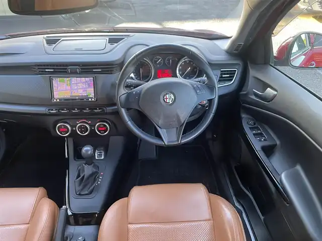 アルファロメオ ジュリエッタ クラシカ 静岡県 2013(平25)年 2.1万km 赤 社外ナビ/フルセグTV/DVD/CD/SD/BT/MSV/バックソナー/革シート/前席シートヒーター/前席パワーシート/運転席シートメモリー/ETC/HIDヘッドライト/パドルシフト/ステアリングスイッチ/純正17インチAW/キーレス/スペアキー/H28/30/R1/2/4/5/6点検記録簿有