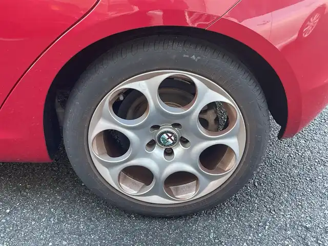 アルファロメオ ジュリエッタ クラシカ 静岡県 2013(平25)年 2.1万km 赤 社外ナビ/フルセグTV/DVD/CD/SD/BT/MSV/バックソナー/革シート/前席シートヒーター/前席パワーシート/運転席シートメモリー/ETC/HIDヘッドライト/パドルシフト/ステアリングスイッチ/純正17インチAW/キーレス/スペアキー/H28/30/R1/2/4/5/6点検記録簿有